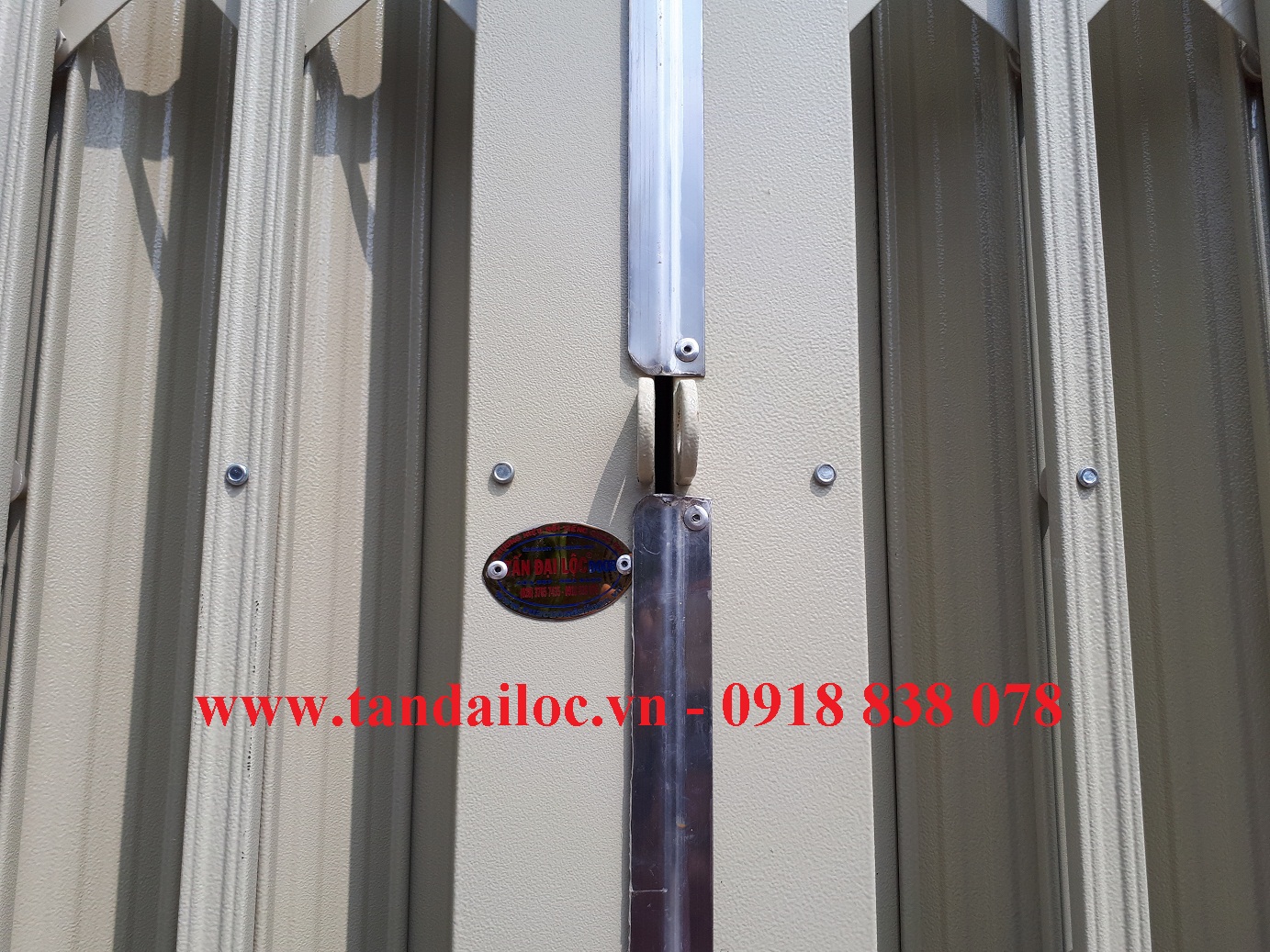 Cửa kéo Đức sơn tình điện cao cấp Tấn Đại Lộc